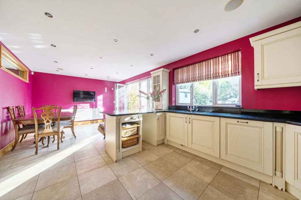 Property photo 2 of 30