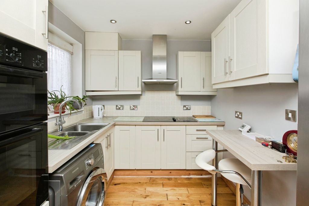 Property photo 3 of 18 Kitchen Diner