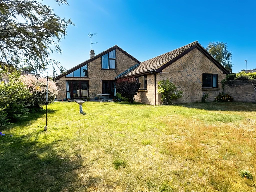 Property photo 1 of 20 Four Bedroom Detached Chalet House With Double Garage