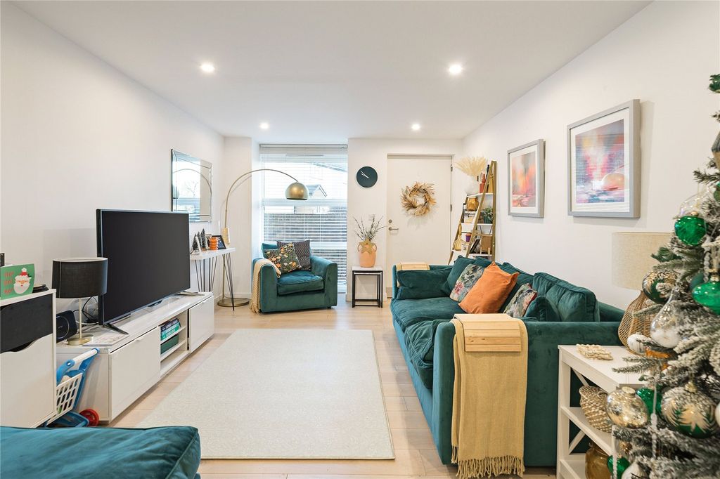 Property photo 2 of 7 Picture No. 23