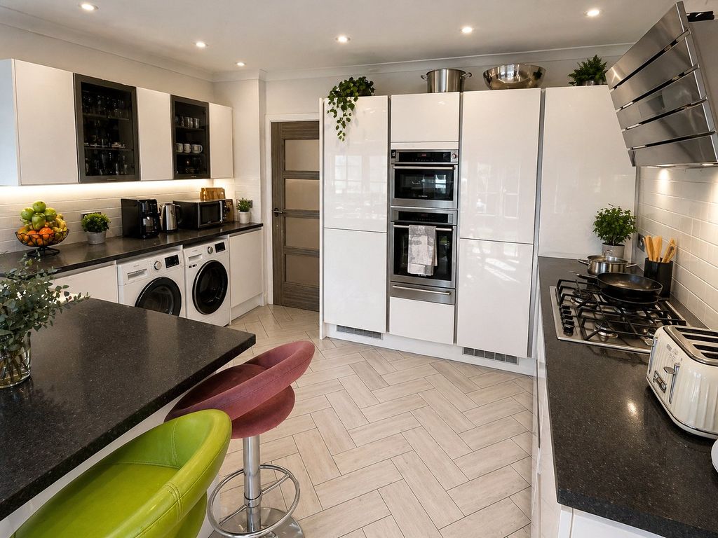 Additional image 5 of 5 bed semi-detached house for saleThornbury Road, Isleworth, Greater London TW7