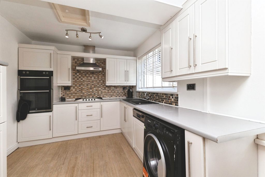 Property photo 2 of 19