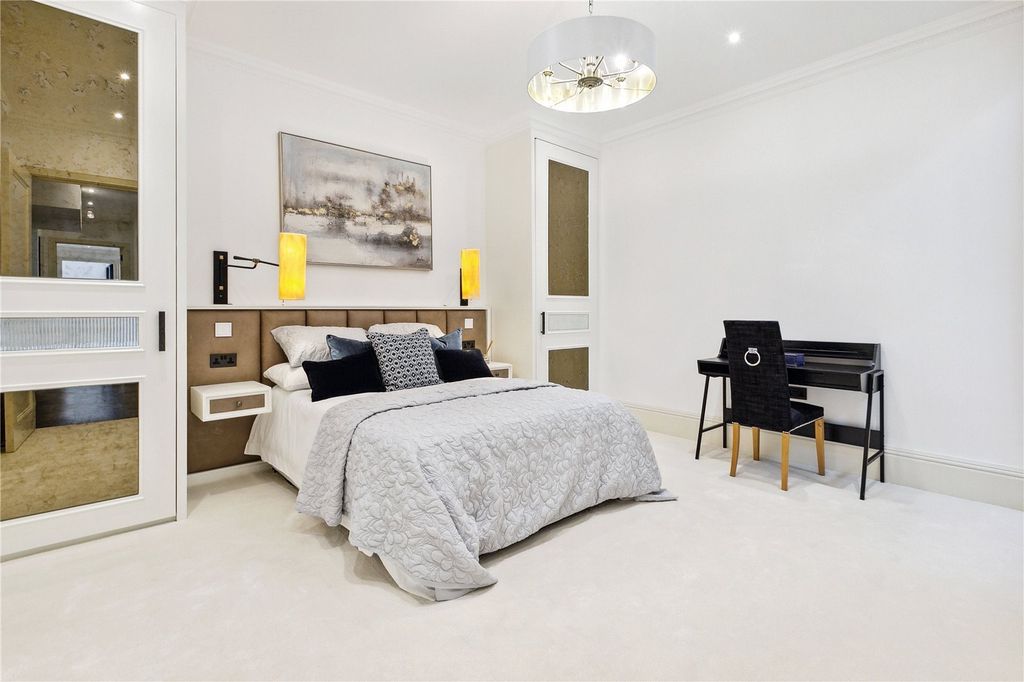 Vicarage Gate, Kensington W8 photo 5