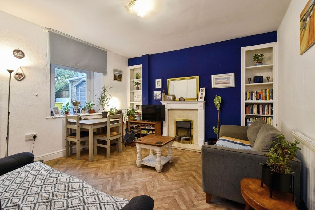 Property photo 2 of 17 Photo