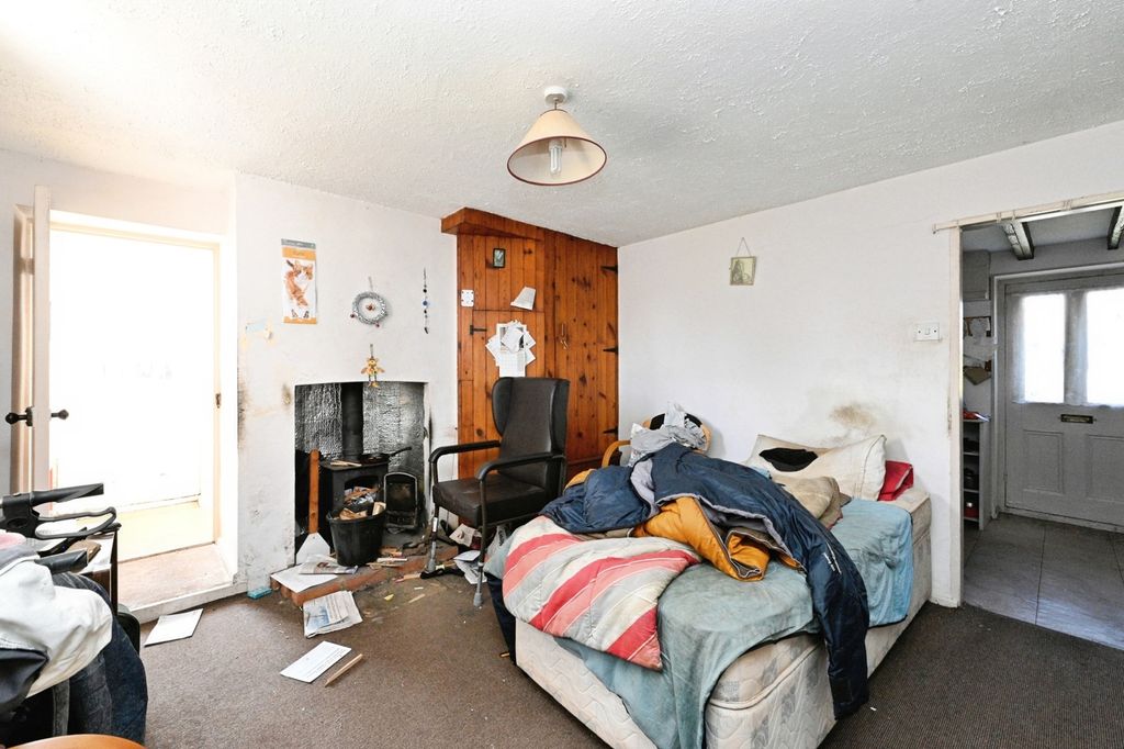 Property photo 3 of 17 Photo