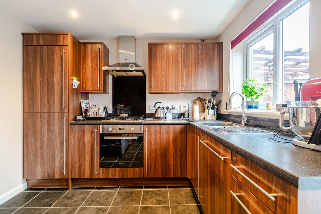 Property photo 2 of 20 Kitchen1