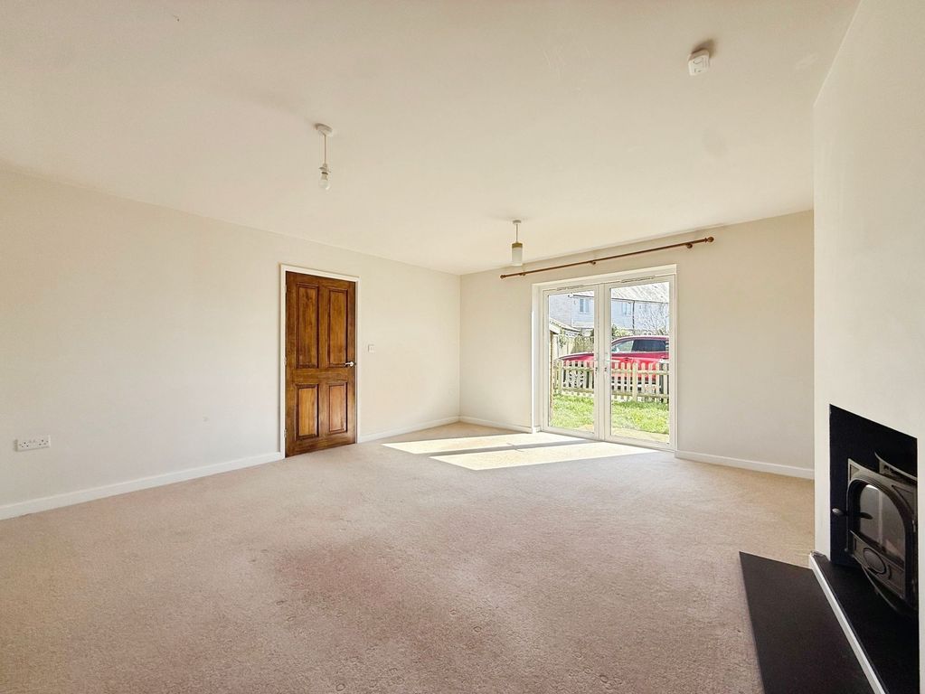 Property photo 3 of 16 Lounge