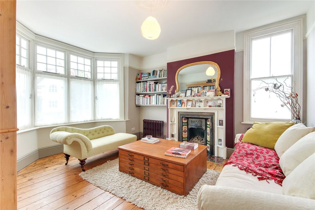 Property photo 3 of 17 Sitting Room