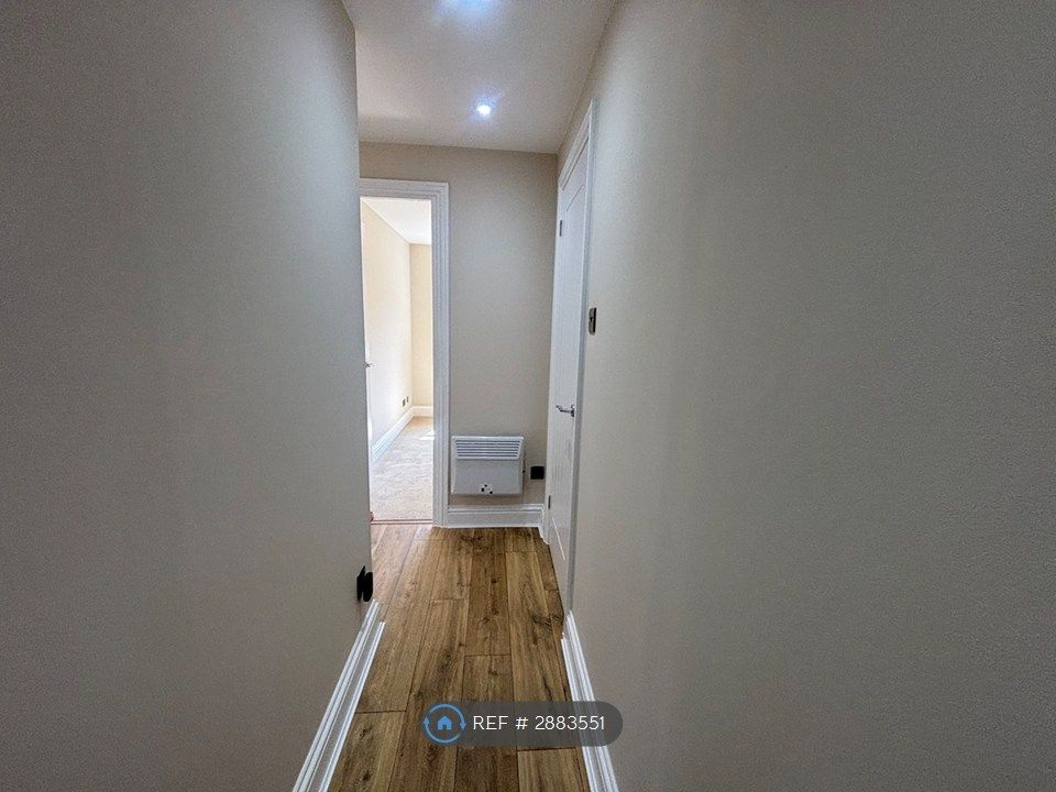 Property photo 3 of 20 Hall