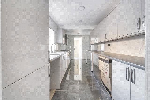 Property photo 3 of 10 Kitchen