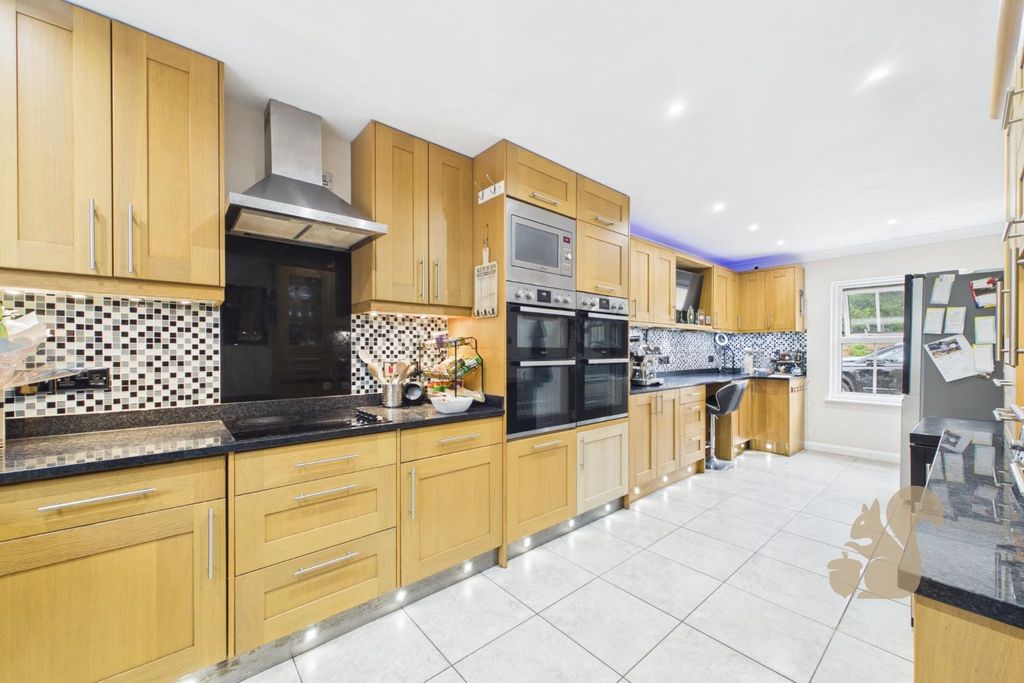 Property photo 3 of 40 Cam01659G0-Pr0848-Still024.Jpg