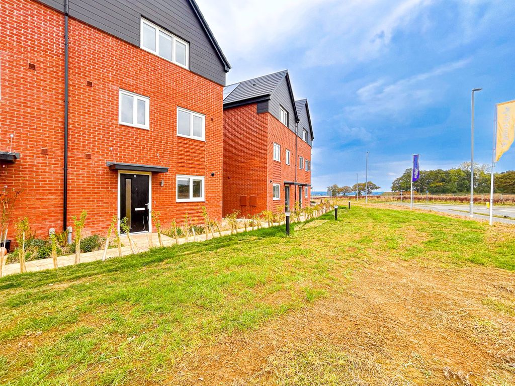 Property photo 1 of 31 Rear Garden