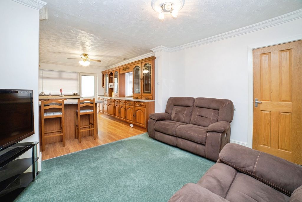 Property photo 2 of 17 Photo