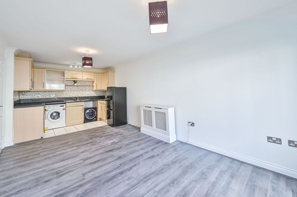Property photo 2 of 7