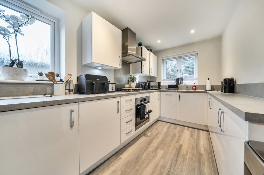 Property photo 2 of 13 1403793-9-6970Bb1866663