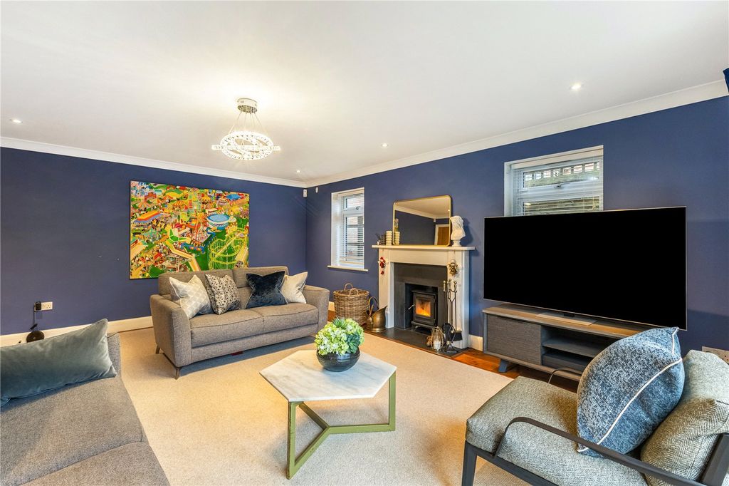 Property photo 3 of 18 Sitting Rm