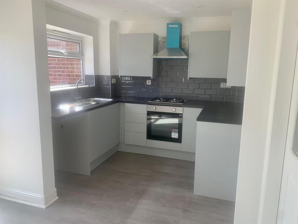 Property photo 3 of 13 Kitchen &amp; Diner