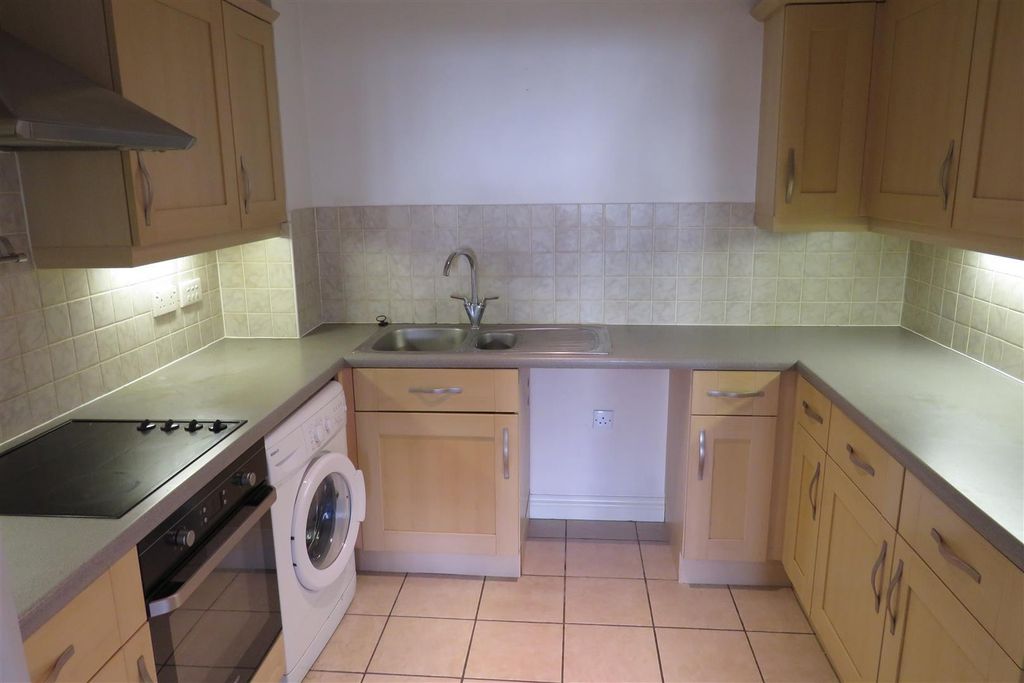 Property photo 1 of 7 Kitchen