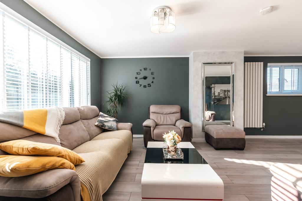 Property photo 2 of 37