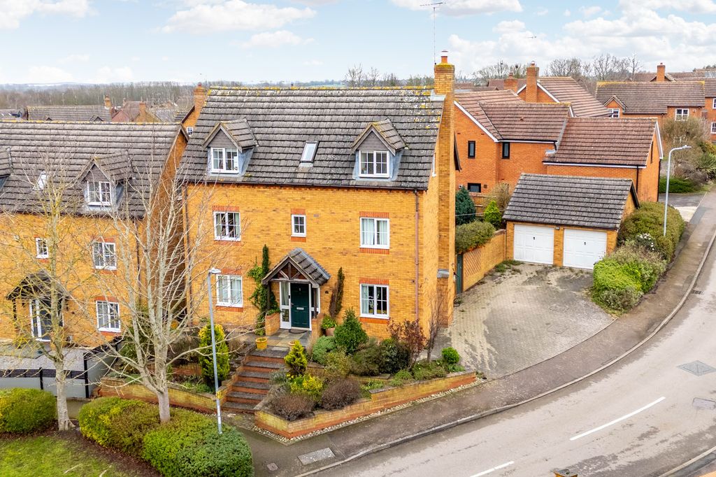 Property photo 1 of 16 Front