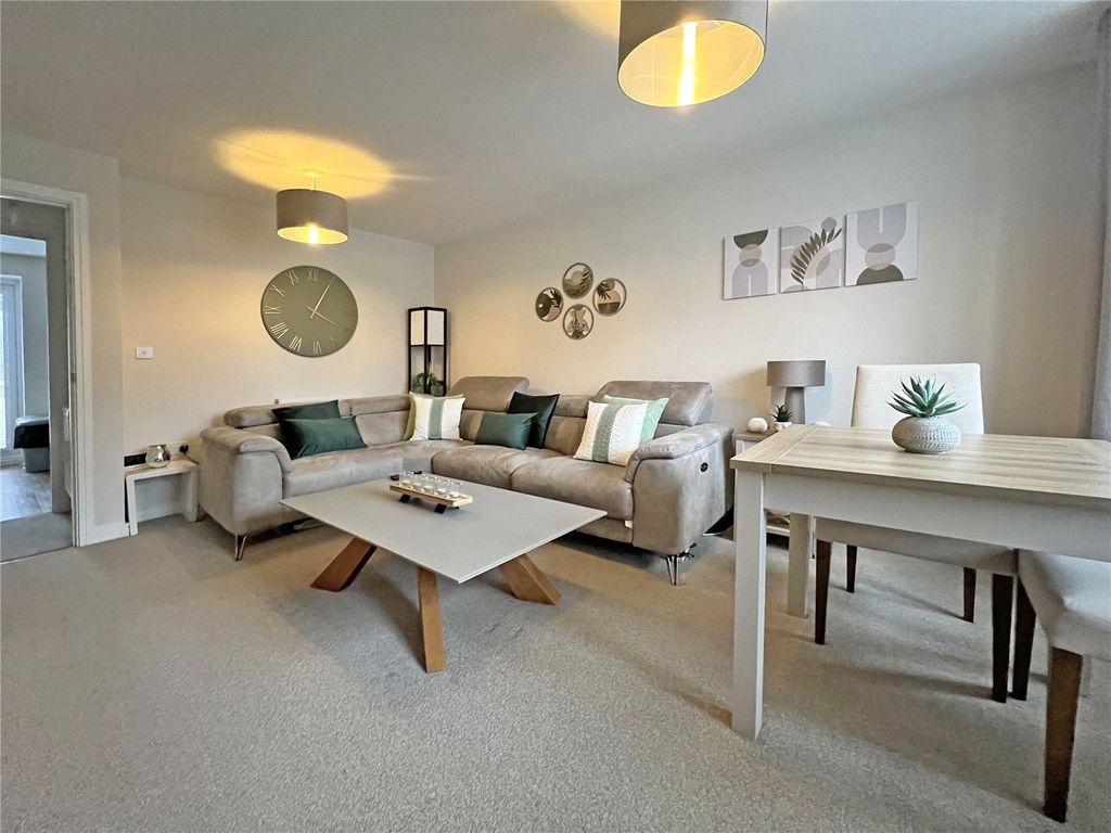 Property photo 2 of 15 Picture No. 17