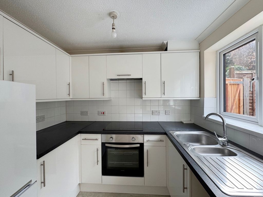 Property photo 3 of 13 Kitchen