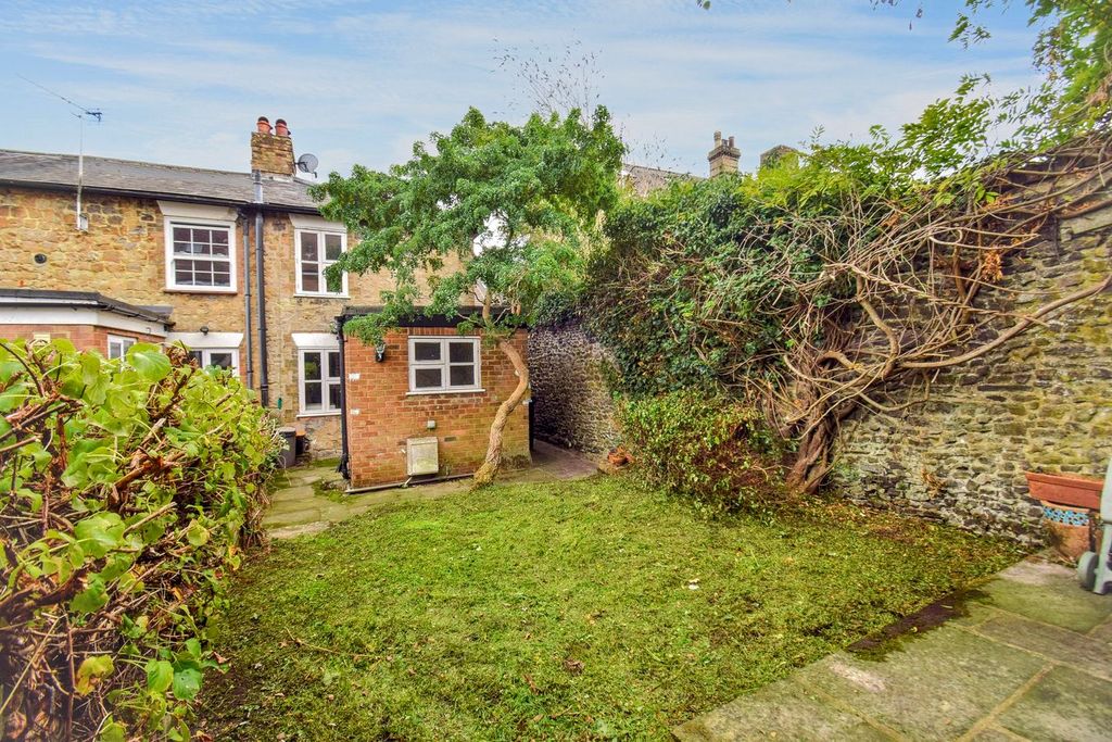 Property photo 2 of 20
