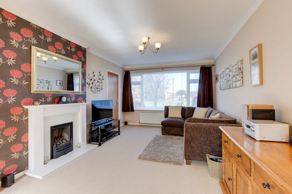 Property photo 2 of 30