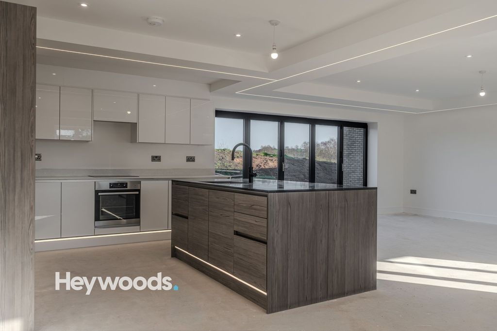 Property photo 3 of 35