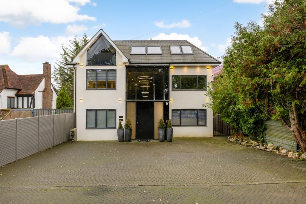 Additional image 6 of 5 bed detached house to rentWaggon Road, Barnet EN4