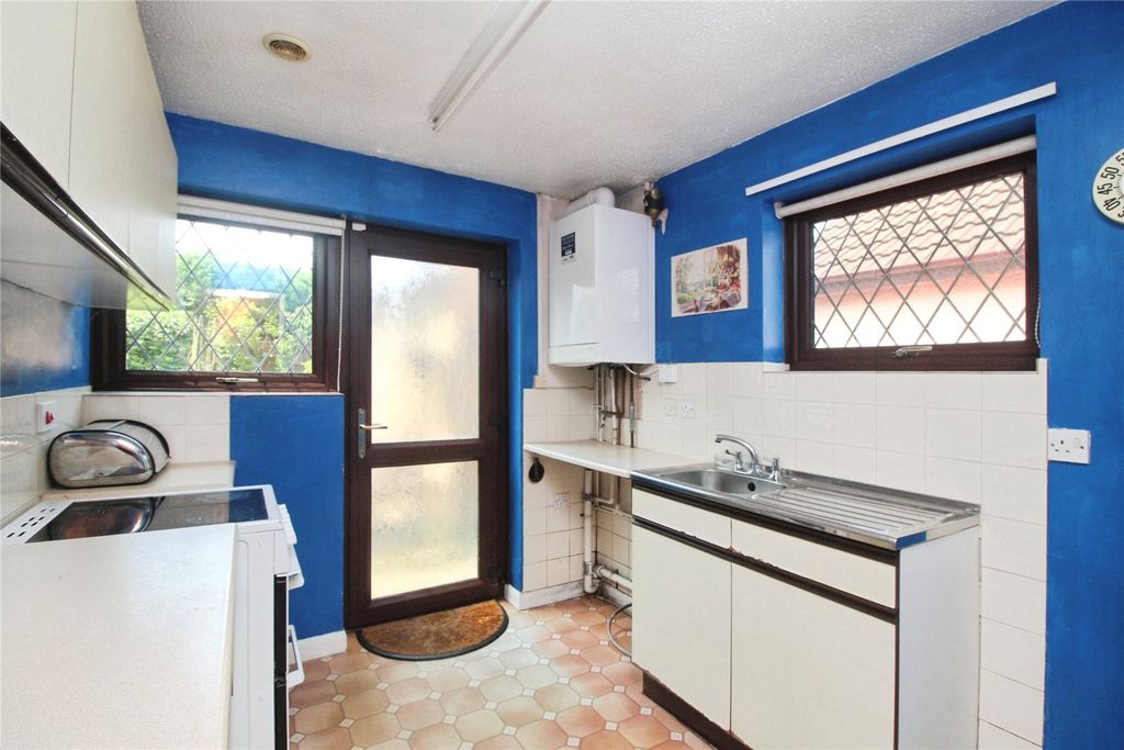 Property photo 3 of 9 Kitchen