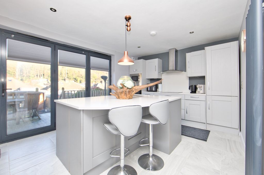 Property photo 3 of 12 Picture 3