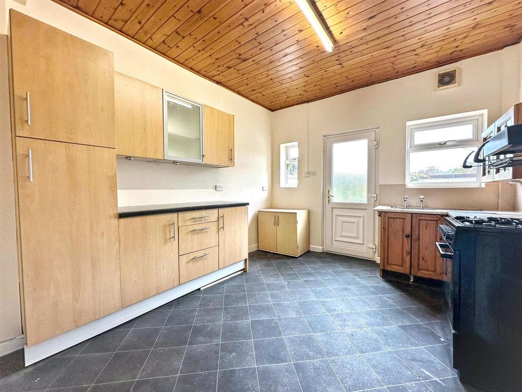 Property photo 2 of 18 Breakfast Kitchen