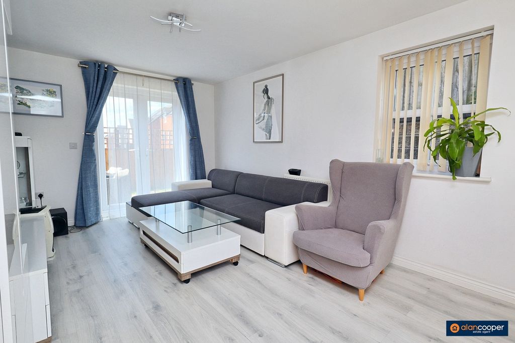 Property photo 2 of 27 4183993