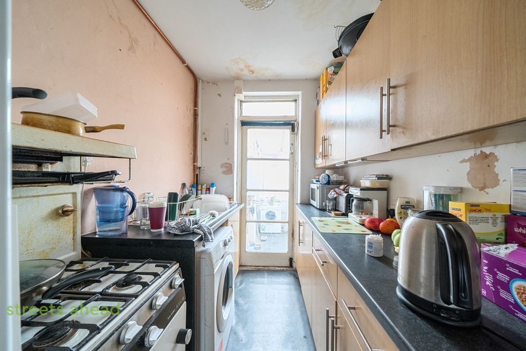 Property photo 3 of 16 2510222d-085d-478...