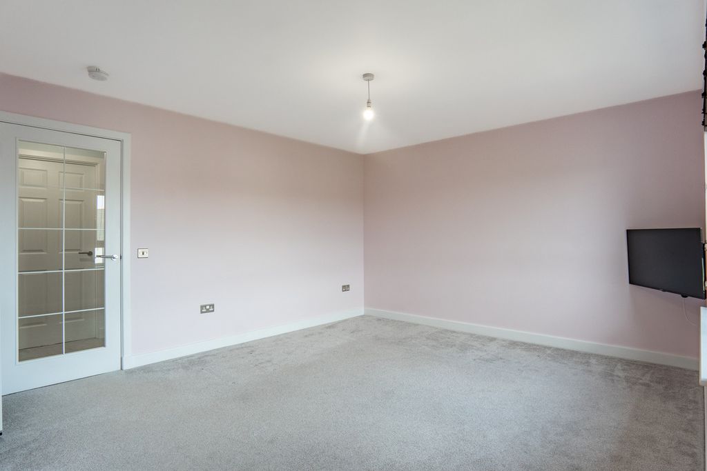Property photo 3 of 28