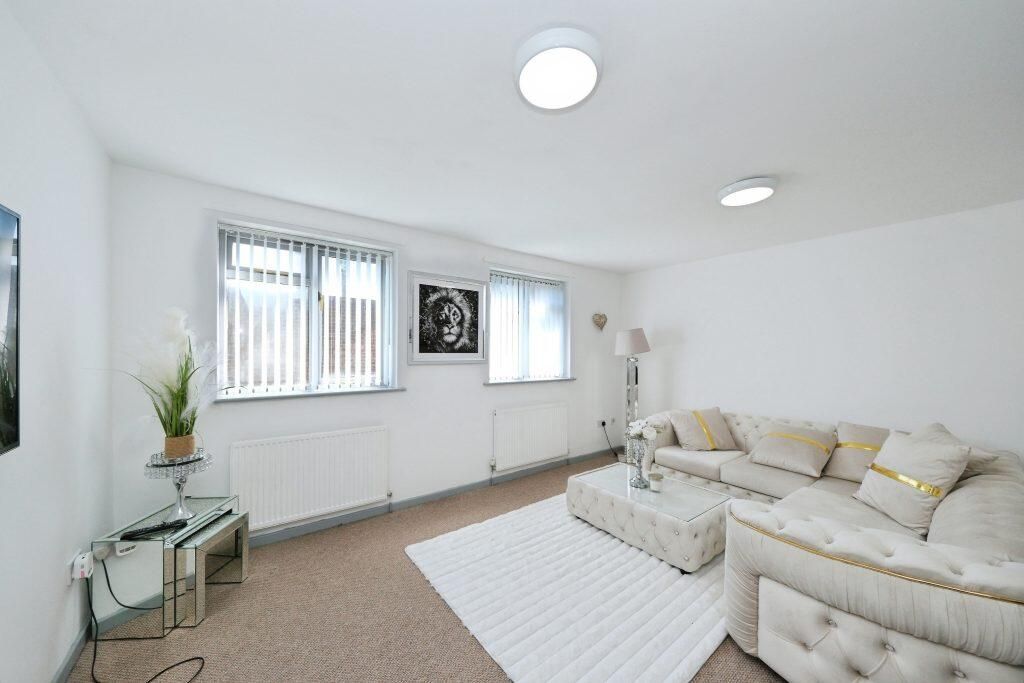 Property photo 2 of 23