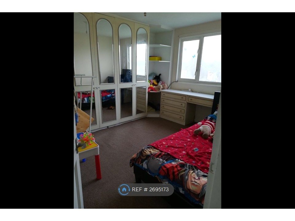 Property photo 2 of 8 Bed 1