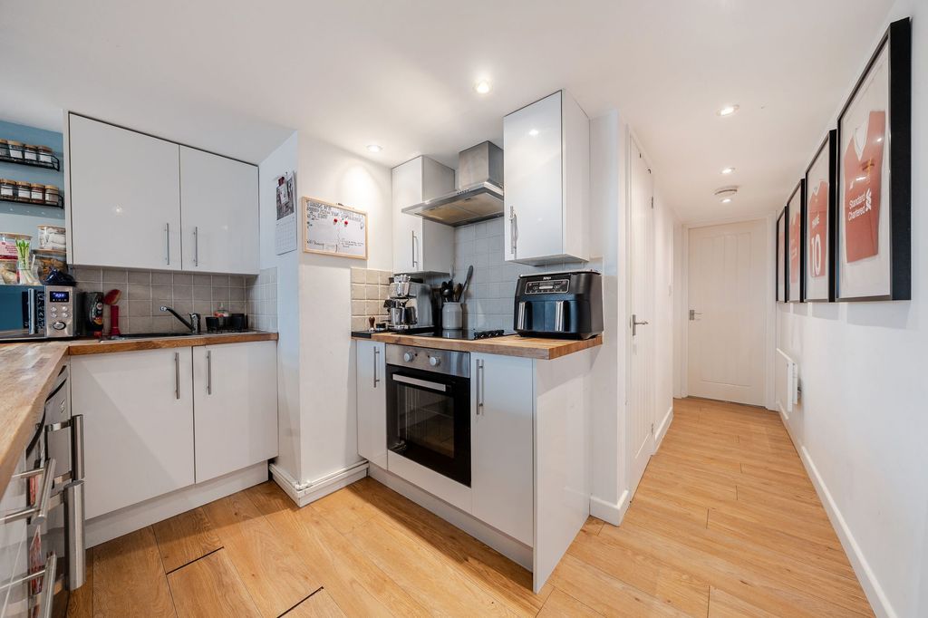 Property photo 3 of 7 Kitchen Area