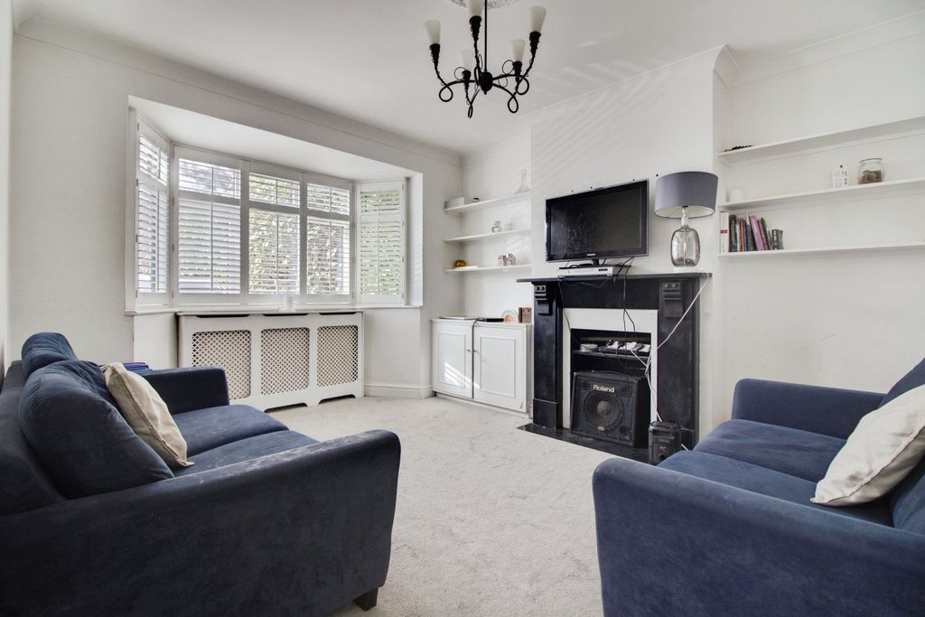 Property photo 2 of 18