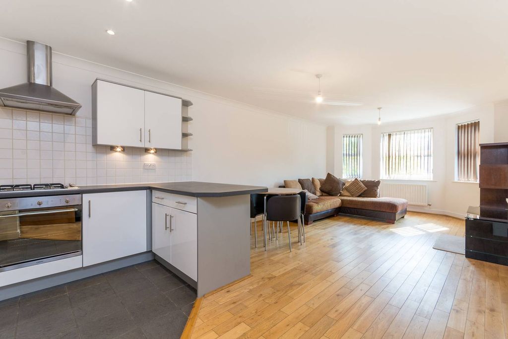 Property photo 2 of 8