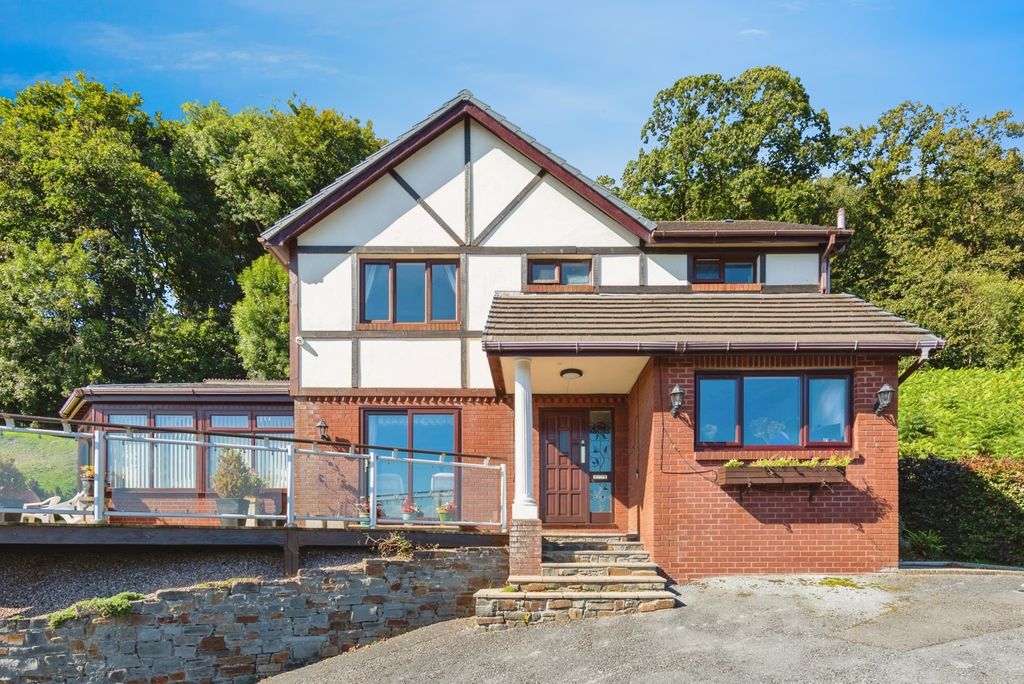 Property photo 2 of 17 Photo