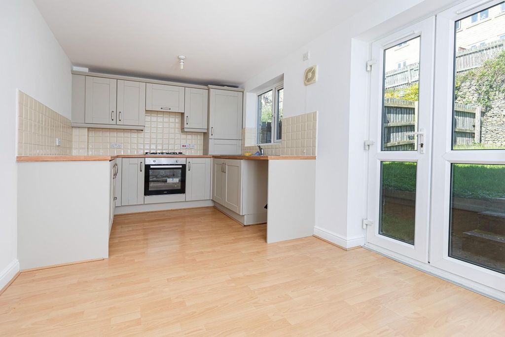 Property photo 2 of 28 Kitchen Diner