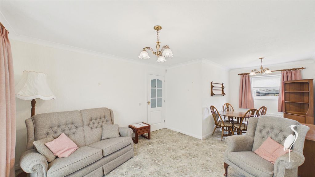 Property photo 3 of 16 Lounge/Diner