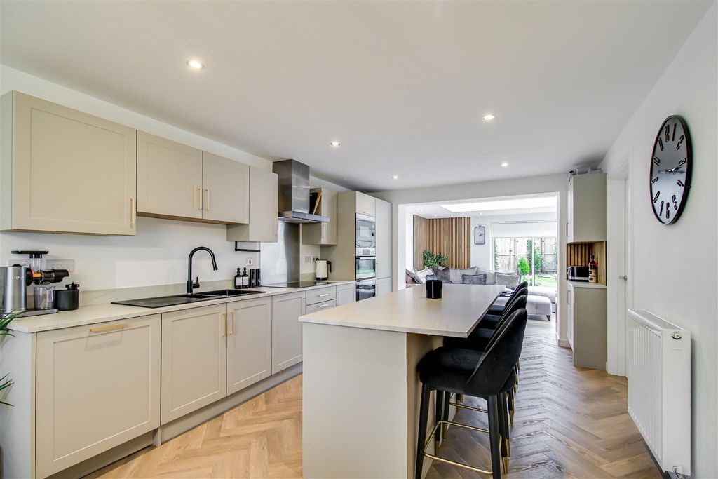 Property photo 2 of 22