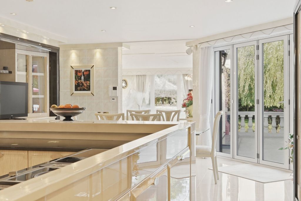 Additional image 15 of 5 bed detached house for saleWambrook Close, Hutton Mount, Brentwood CM13