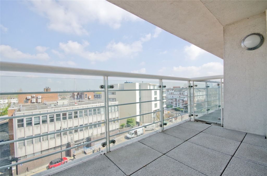 Property photo 3 of 9 Balcony