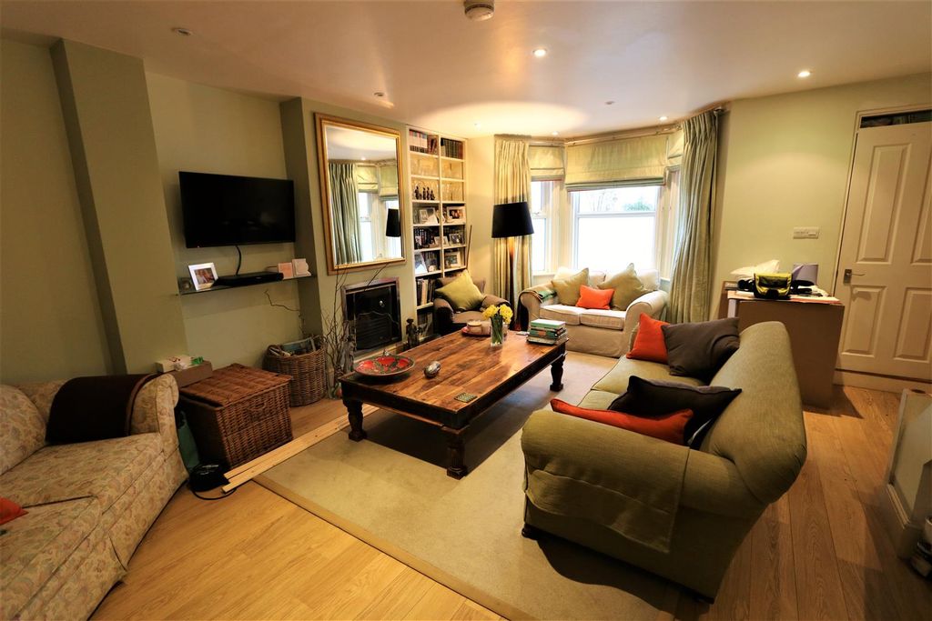 Property photo 2 of 6