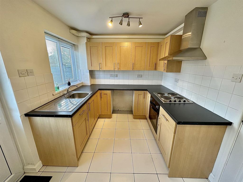 Property photo 2 of 12 Kitchen (1/2)