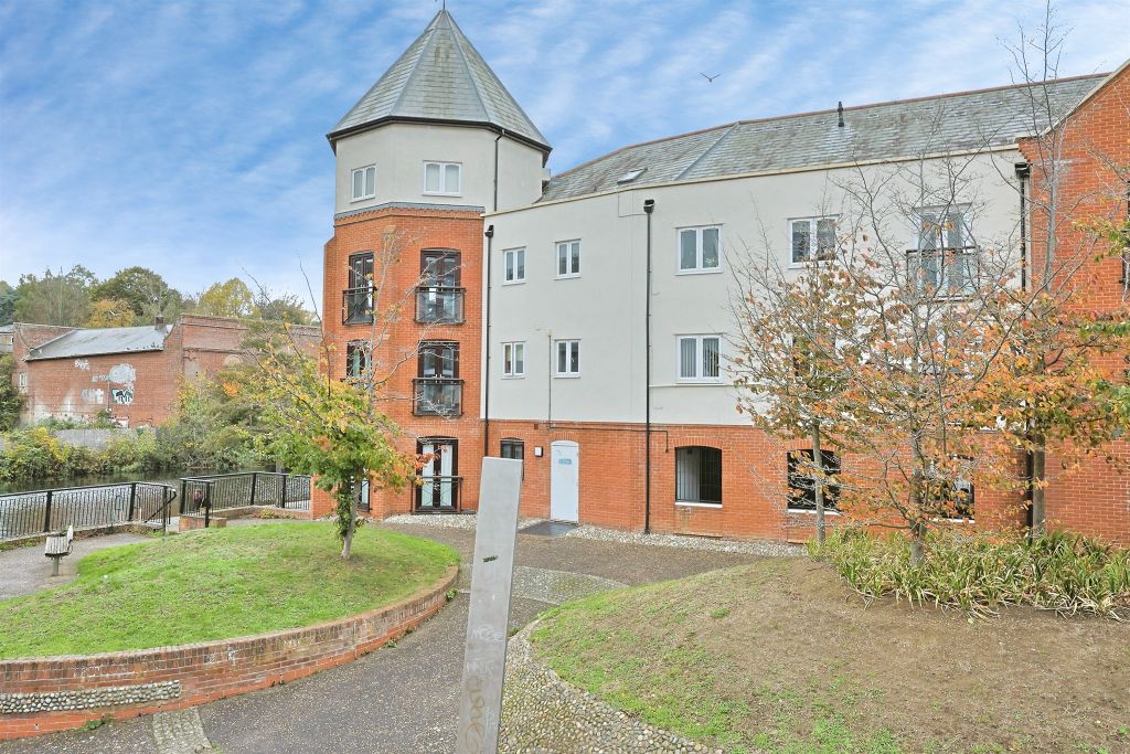 Property photo 1 of 8